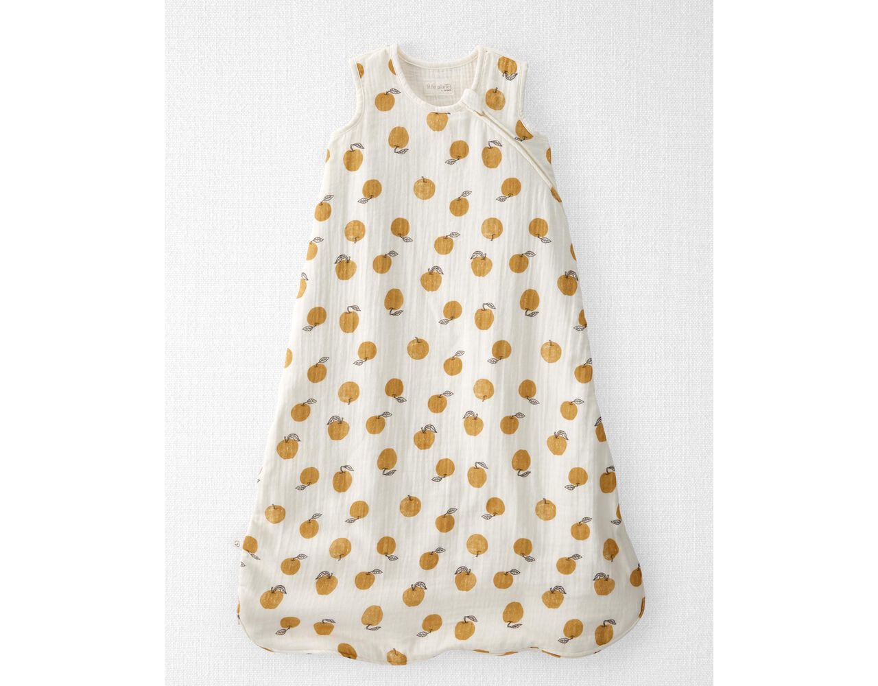 Cute sleeveless wearable blacket with tiny apple print.