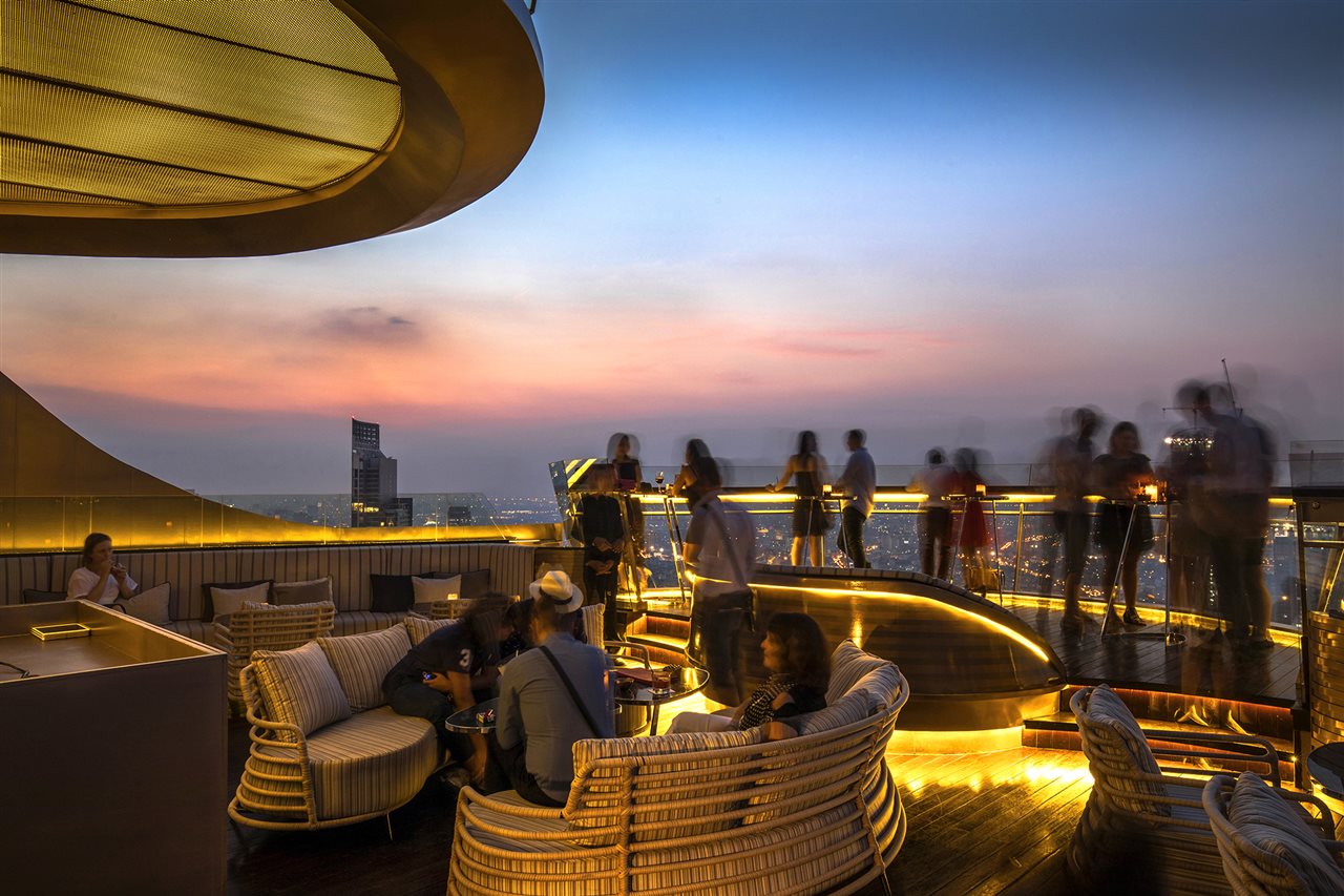 People enjoying dinner Alfresco at The Tower Club in lebua Bangkok