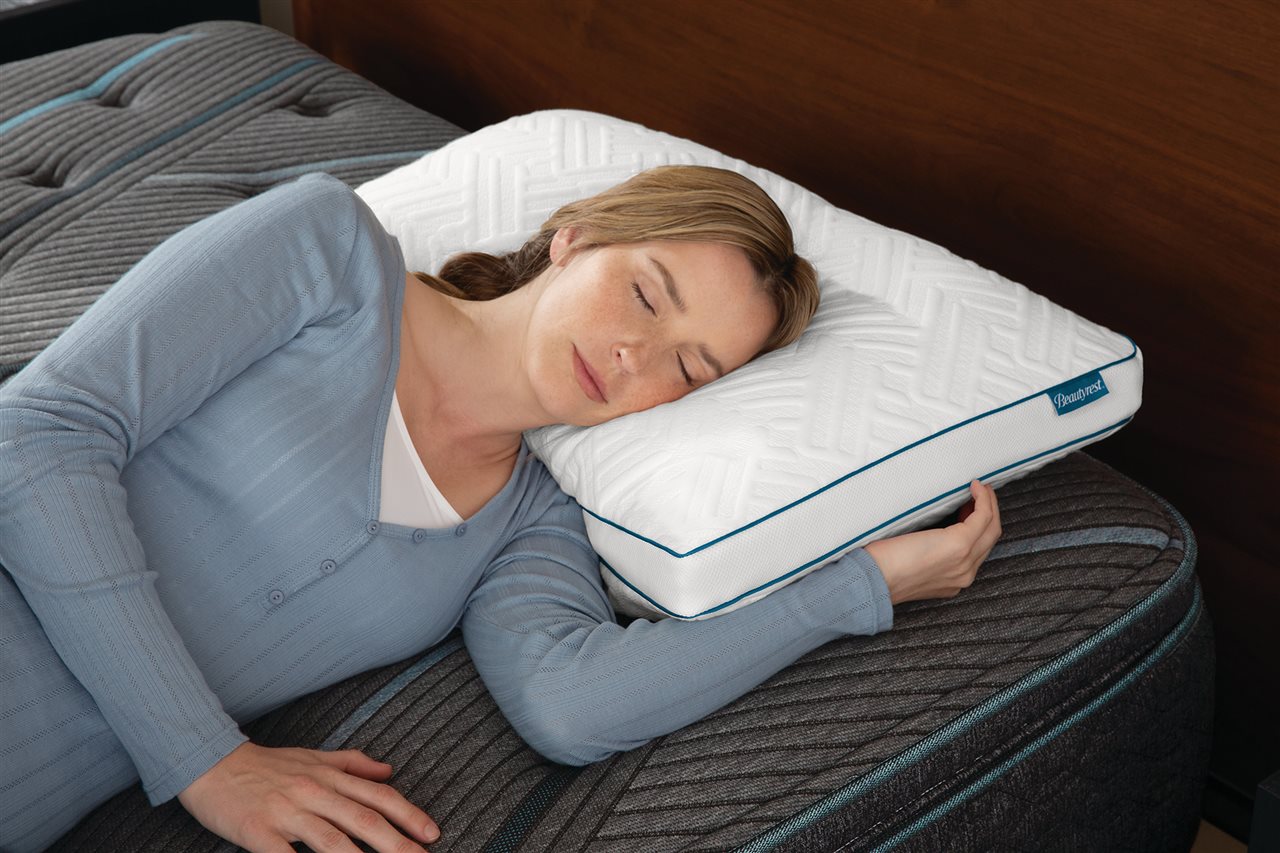 A woman sleeping on a Beautyrest<sup><sup><sup><sup><sup>&reg;</sup></sup></sup></sup></sup> Deluxe Down Alternative Pillow.” width=”600″ border=”0″></div>
<div class=